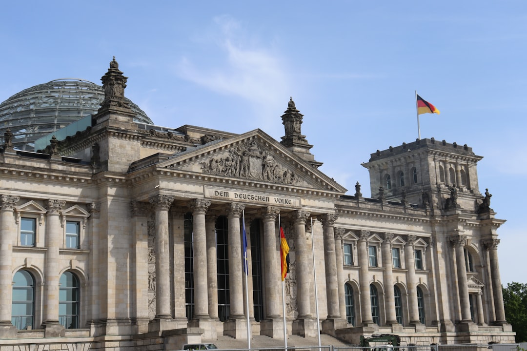 Anwalt finden Deutschland: Vergleich von Online-Plattformen und traditionellen Kanzleien